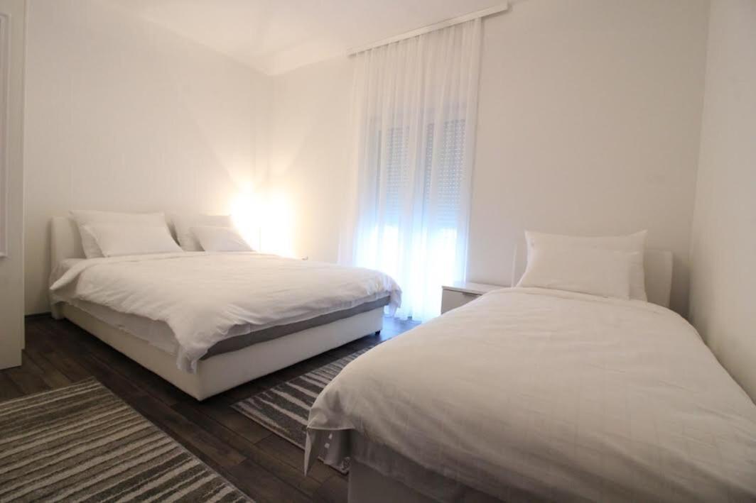 Dubrovnik - Ivanica: “Sunnyhills Apartments” With Pool Cameră foto
