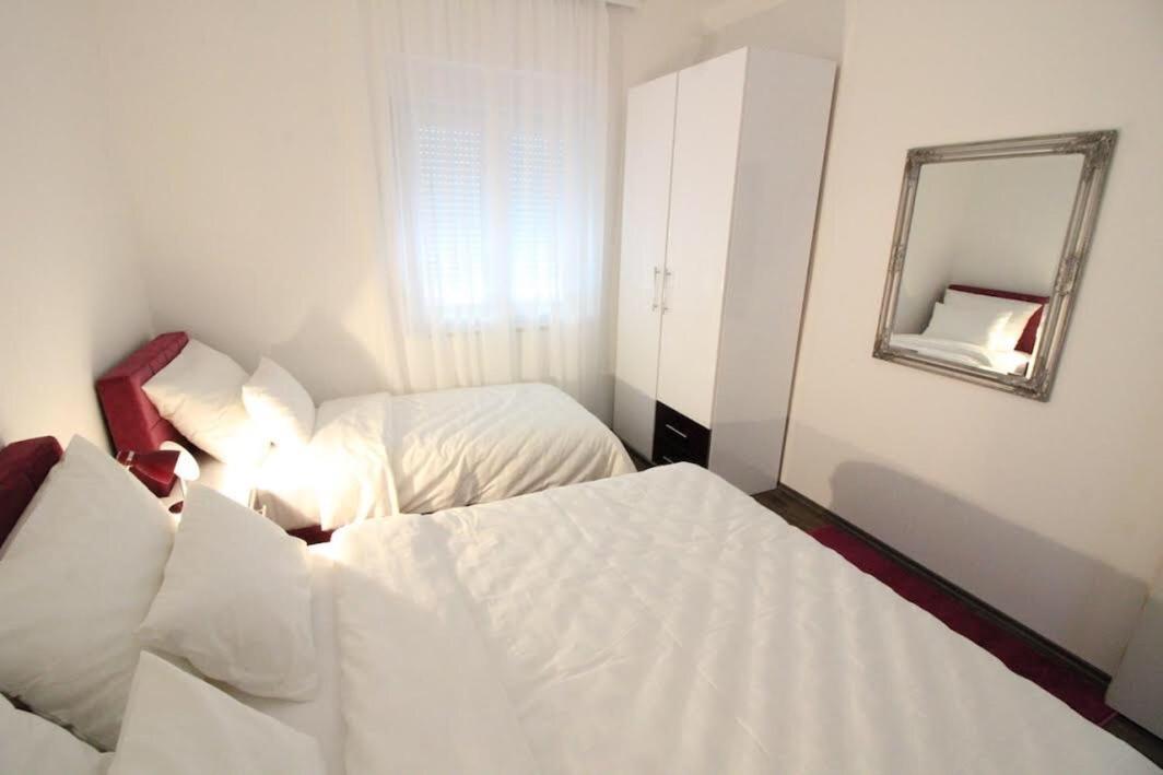 Dubrovnik - Ivanica: “Sunnyhills Apartments” With Pool Cameră foto