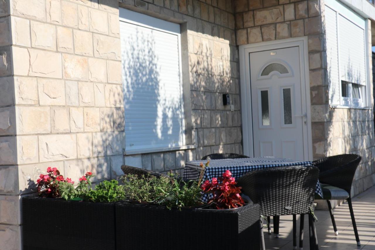 Dubrovnik - Ivanica: “Sunnyhills Apartments” With Pool Exterior foto